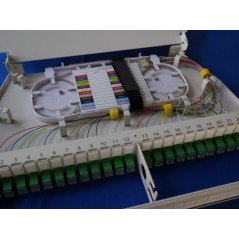 Tiroir optique pivotant équipé de 48 traversées et 48 pigtails SCAPC G657