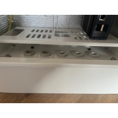 Armoire de rue en acier avec switch 8 ports L2 poe et alim et fonctions Smart livrée équipée