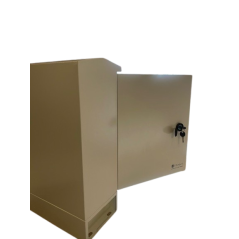 Armoire de rue en acier avec switch 8 ports L2 poe et alim et fonctions Smart livrée équipée