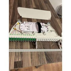 Tiroir optique pivotant équipé de 12 traversées et 12 pigtails SCAPC G657